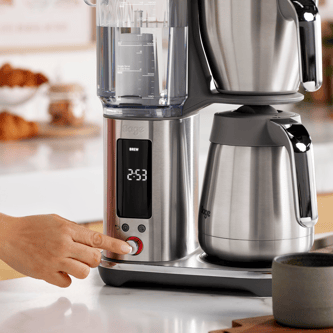 Lifestyle image of the Luxe Brewer Thermal