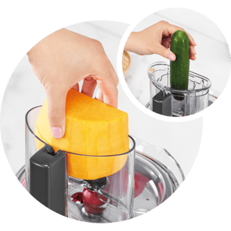 The 2-in-1 wide feed chute has been designed to accommodate different shapes and sizes for easy and fast preparation