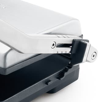 A demonstration of floating hinge capability.
