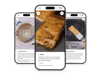 Phone screens displaying the guided recipe function