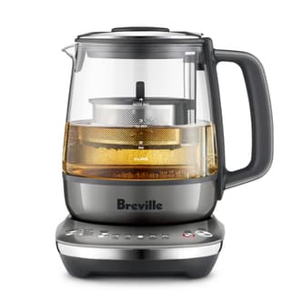 Green tea being steeped in drugless body of the Tea Maker Compact.