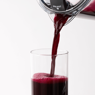 Juice prepared on the Juice Fountain® XL Pro poured into glass