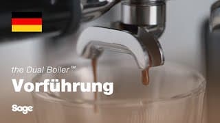Machen Sie einen Kaffee Latte mit the Dual Boiler™ (DE)